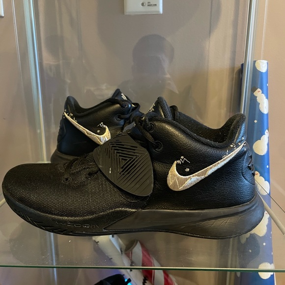 Kyrie Fly Trap - Picture 4 of 7